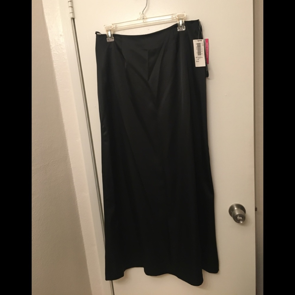 Rampage long sateen skirt